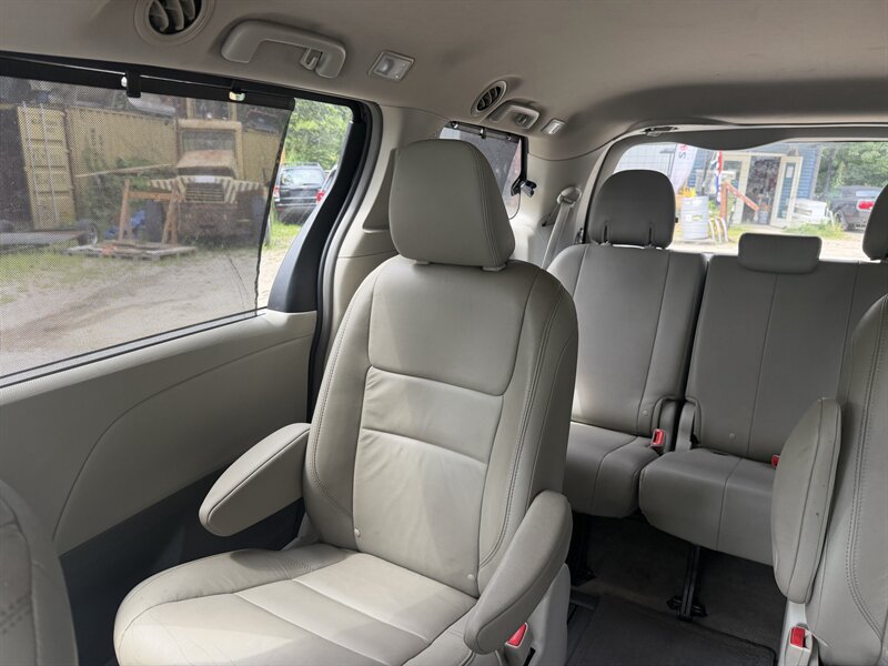 Used 2015 Toyota Sienna XLE w/ XLE Navigation Package AWD/4WD image 43
