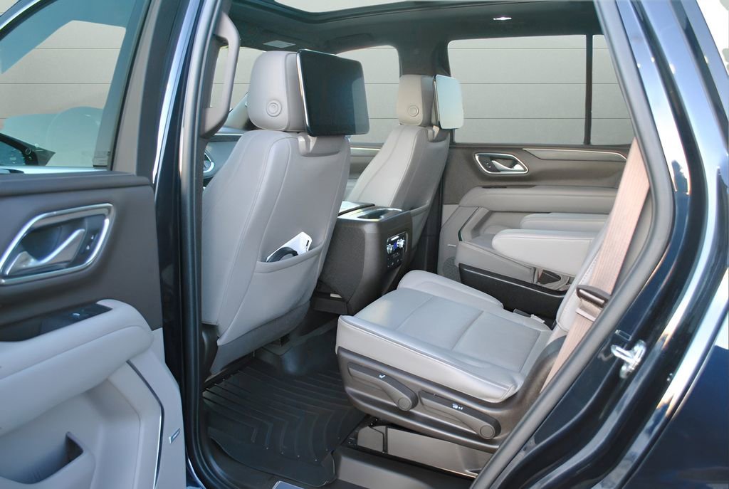 Used 2022 GMC Yukon SLT w/ SLT Premium Package image 12