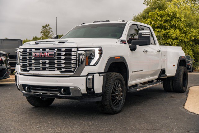 Used 2024 GMC Sierra 3500 Denali w/ Denali Reserve Package image 4