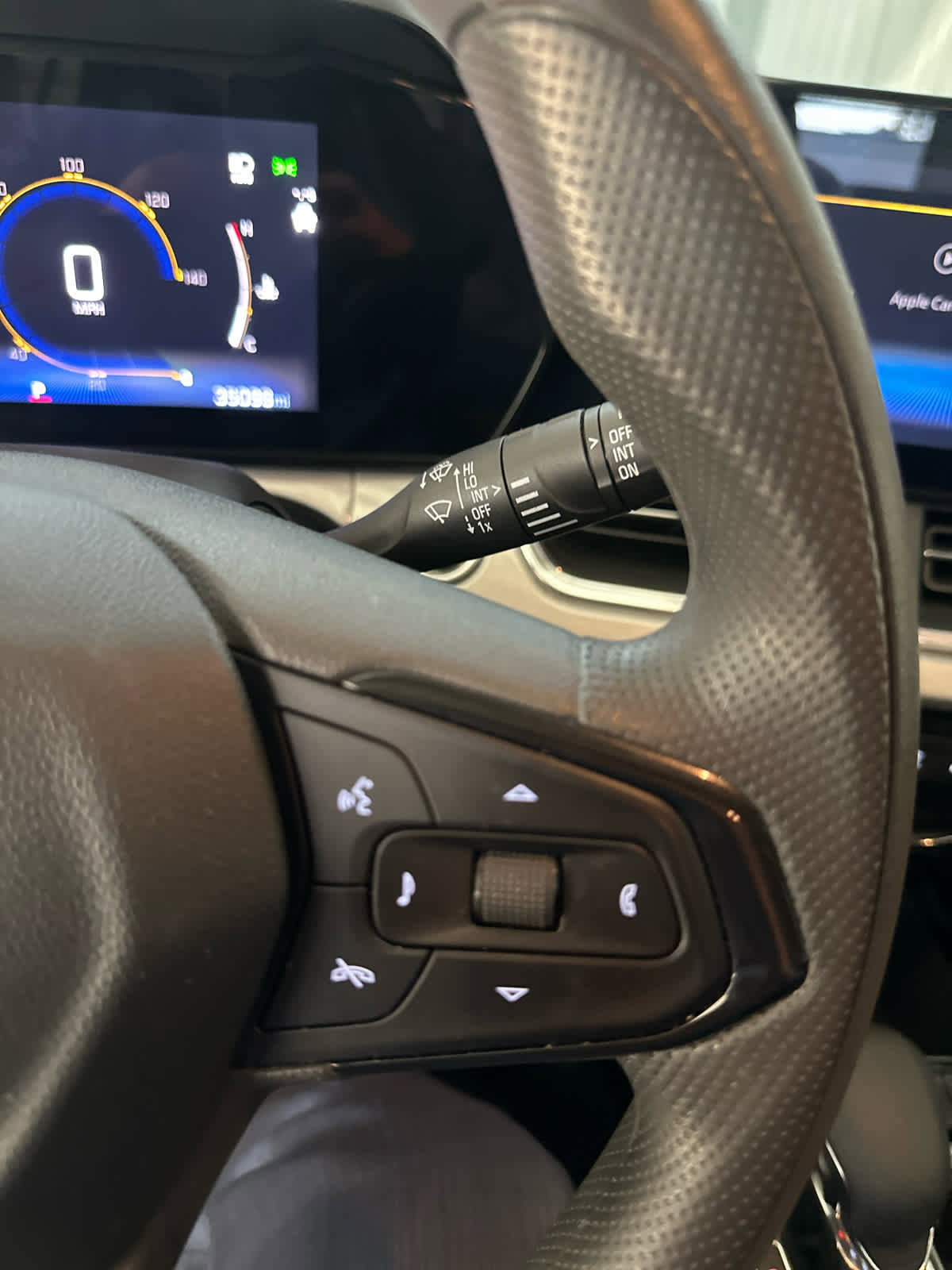 Used 2025 Chevrolet Trax LT FWD image 23