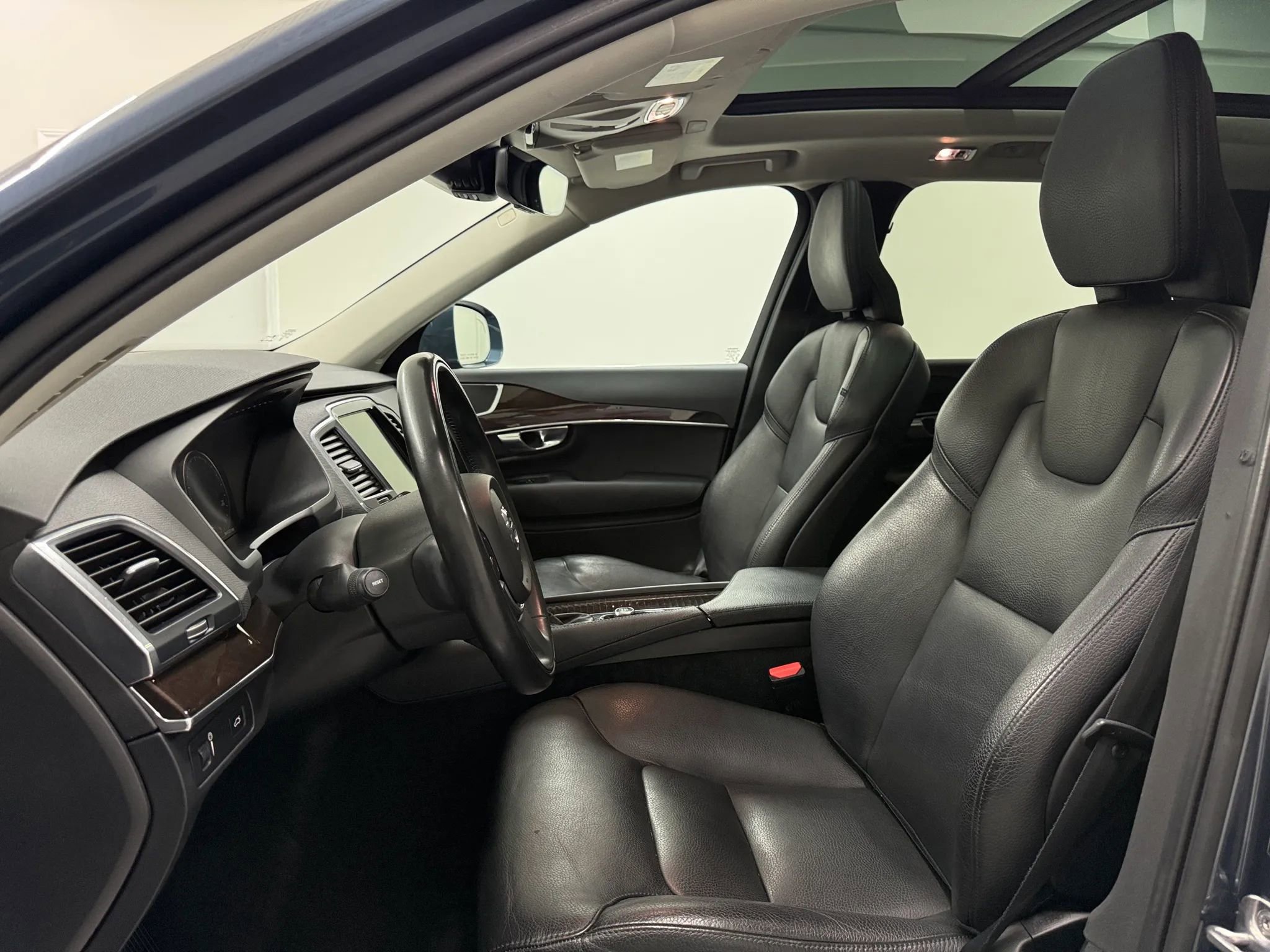 Used 2019 Volvo XC90 T6 Momentum w/ Advanced Package image 11