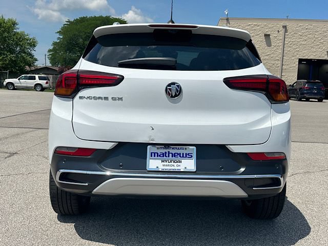 Used 2020 Buick Encore GX Essence w/ Experience Buick Package FWD image 4