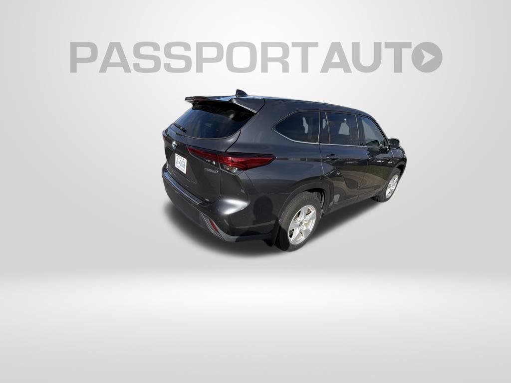 Used 2022 Toyota Highlander LE FWD image 7