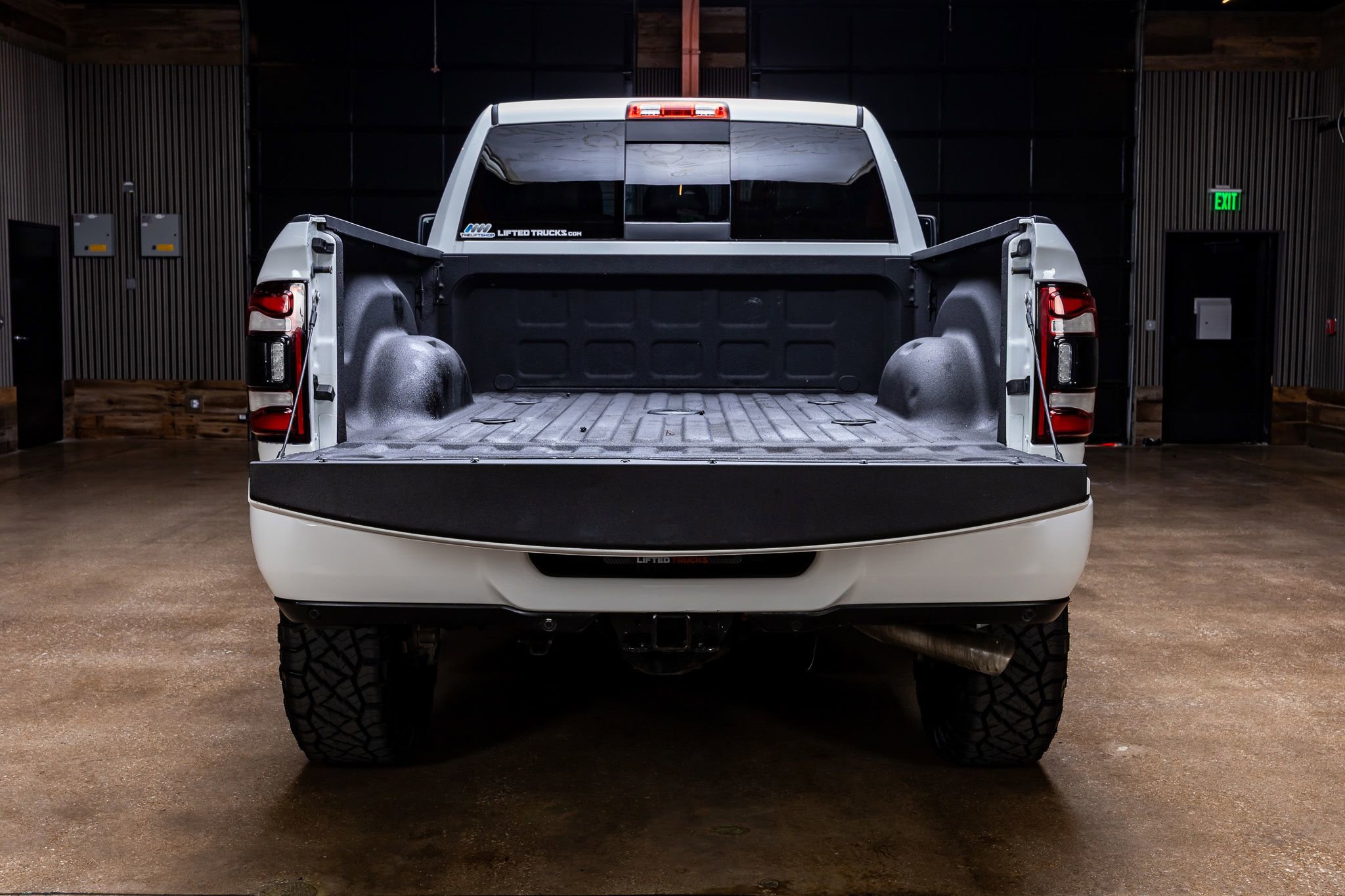 Used 2023 RAM 3500 Laramie AWD/4WD image 9