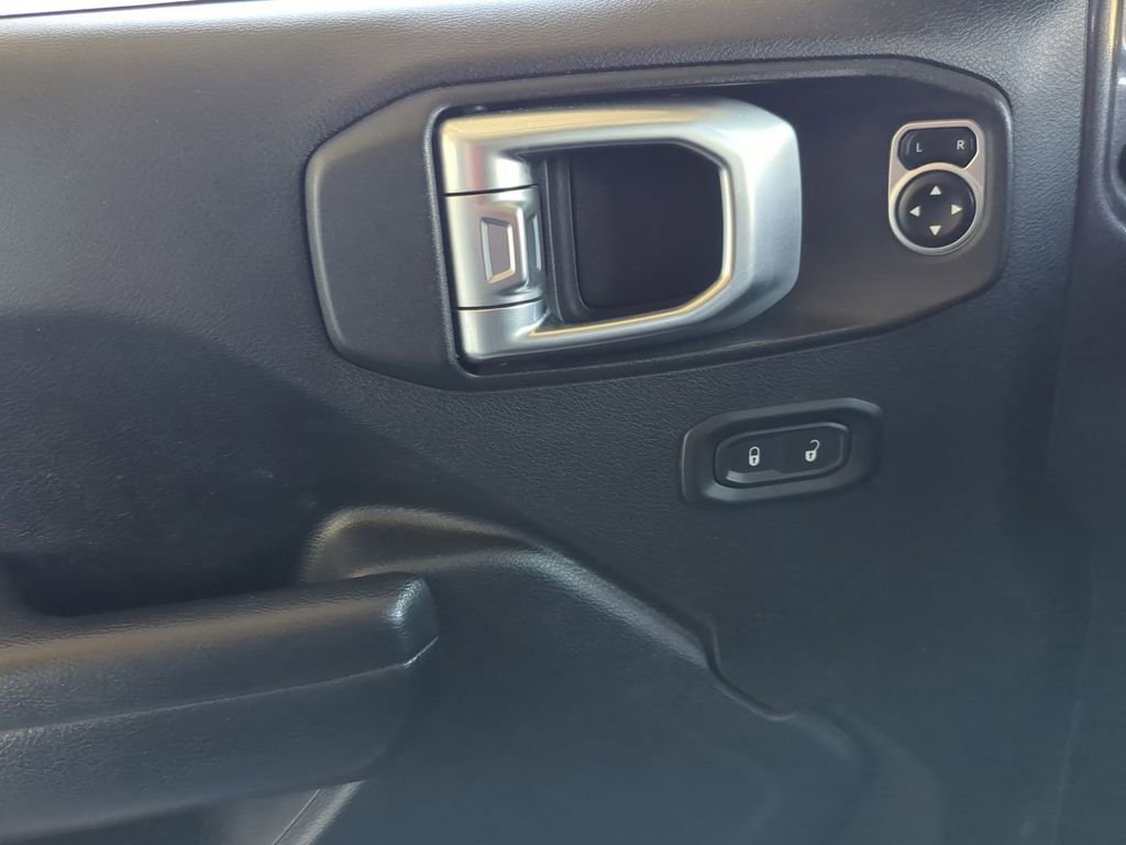 Used 2018 Jeep Wrangler Unlimited Rubicon w/ Dual Top Group image 14