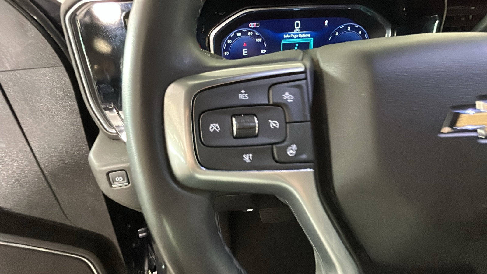 Used 2024 Chevrolet Silverado 1500 LT AWD/4WD image 18