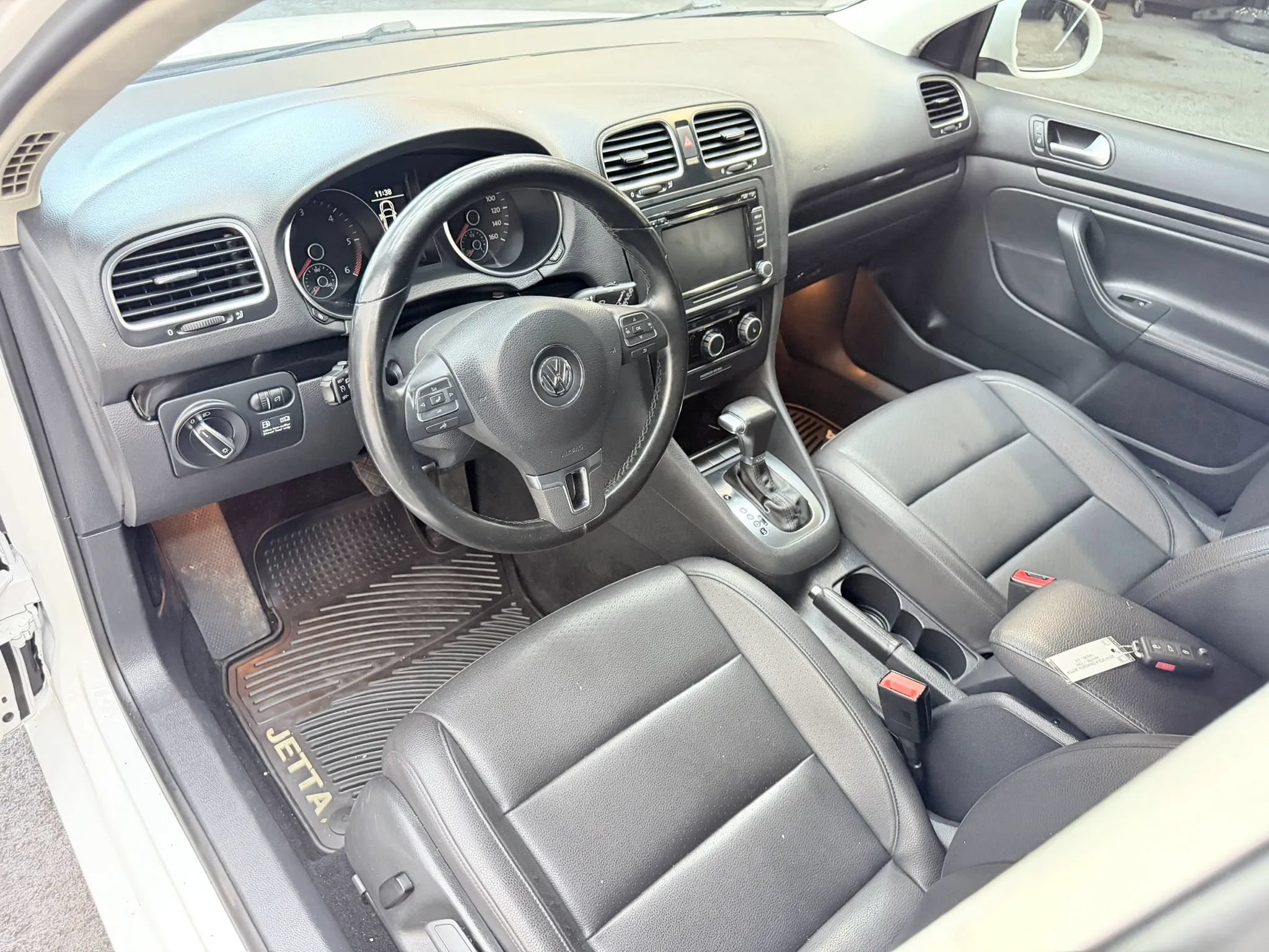 Used 2011 Volkswagen Jetta TDI FWD image 10