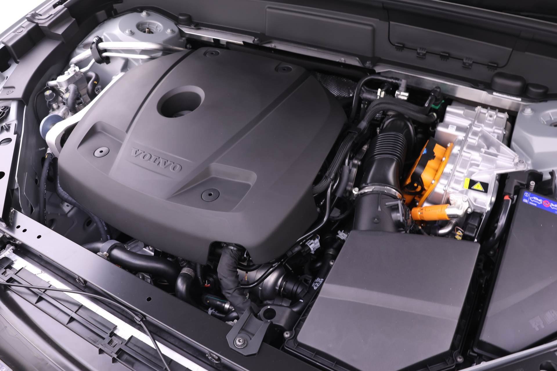 New 2025 Volvo XC60 T8 Plus w/ Protection Package Premier image 16