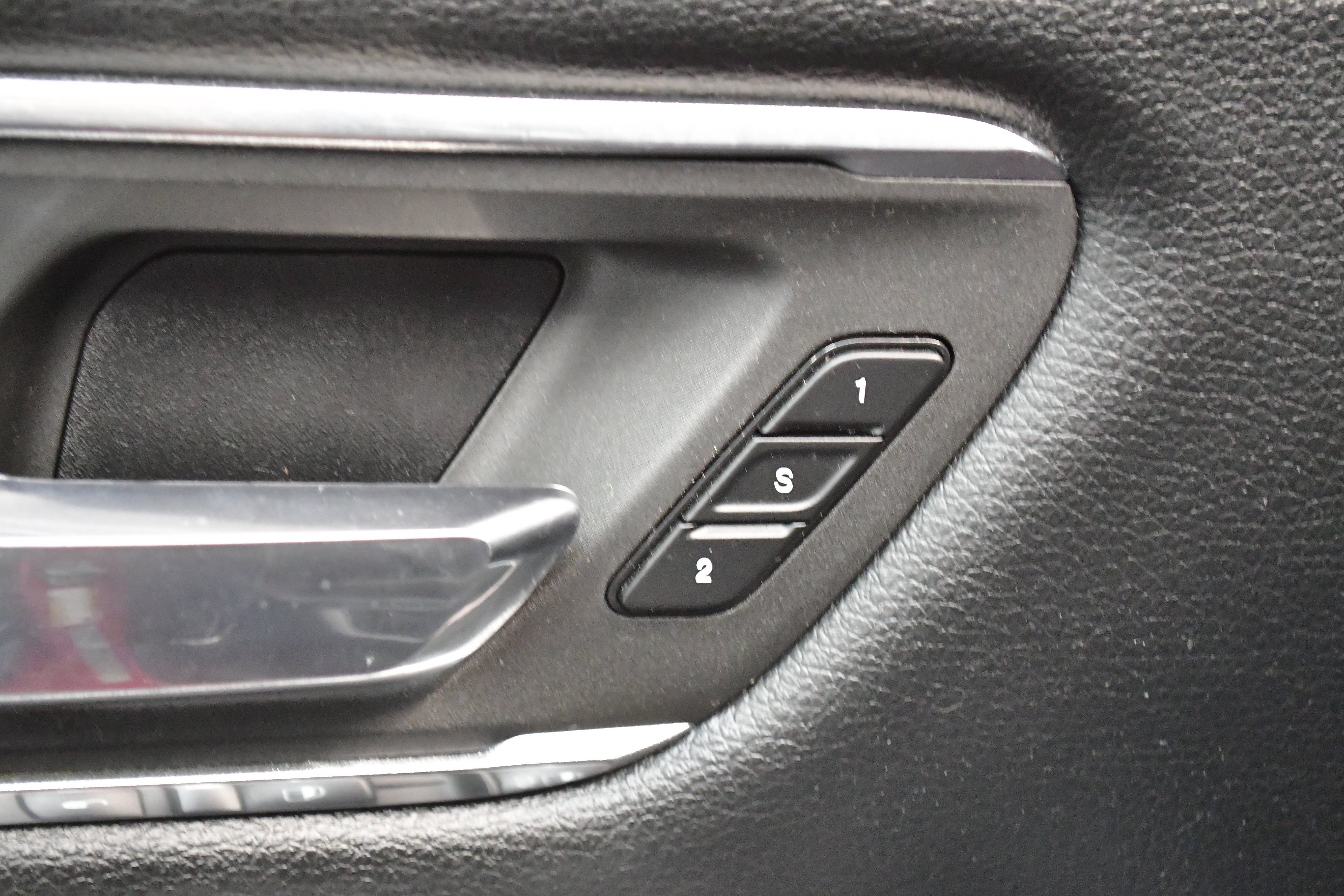 Used 2019 RAM 1500 Laramie w/ Sport Appearance Package AWD/4WD image 16
