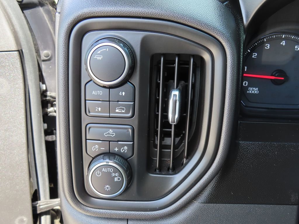 Certified 2020 Chevrolet Silverado 1500 Custom w/ Custom Value Package AWD/4WD image 9
