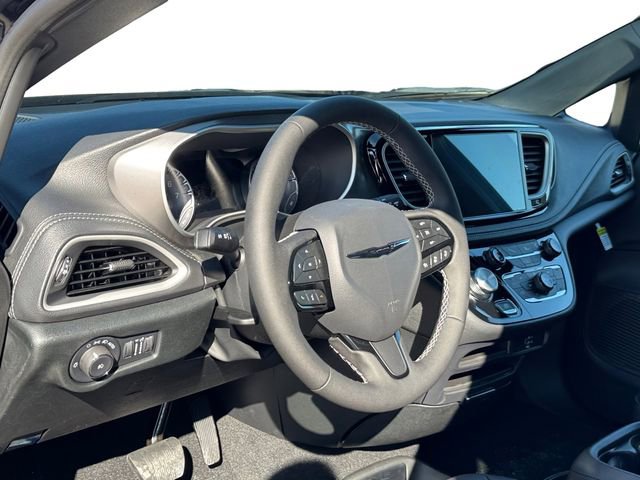 New 2026 Chrysler Pacifica Select w/ S Appearance Package image 11