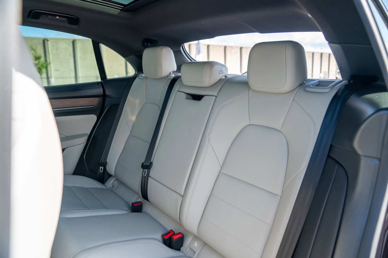 Certified 2025 Porsche Macan 4 Electric AWD/4WD image 24