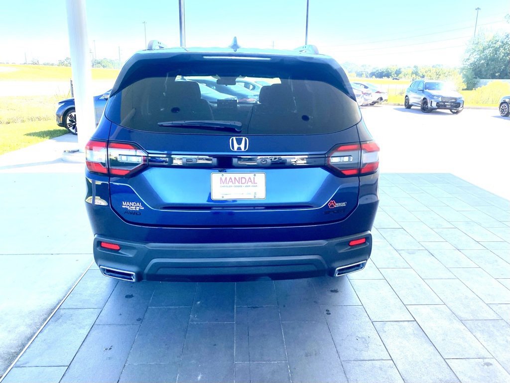 Used 2023 Honda Pilot Sport image 6