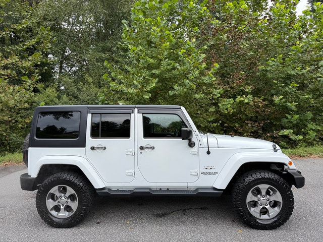 Used 2017 Jeep Wrangler Unlimited Sahara w/ Connectivity Group AWD/4WD image 5