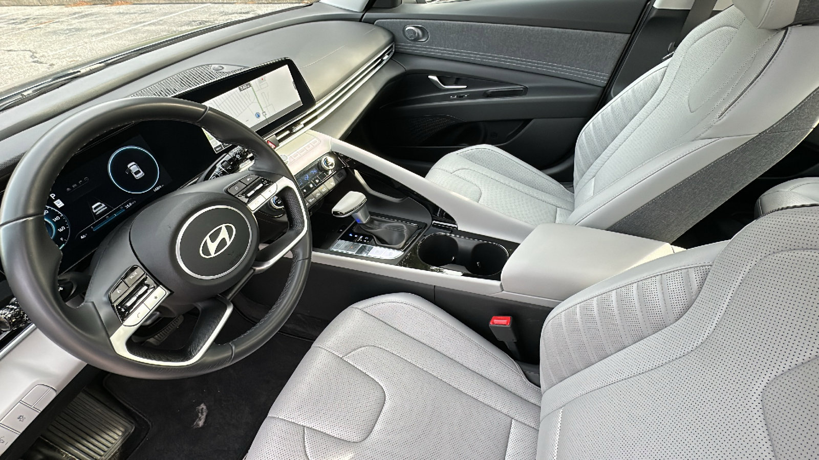 Used 2024 Hyundai Elantra Limited image 21