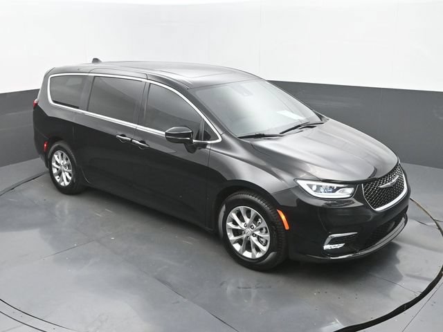 Used 2026 Chrysler Pacifica Limited FWD image 30