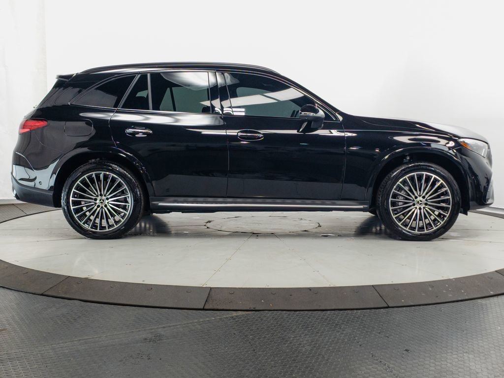 Used 2025 Mercedes-Benz GLC 350e 4MATIC image 34