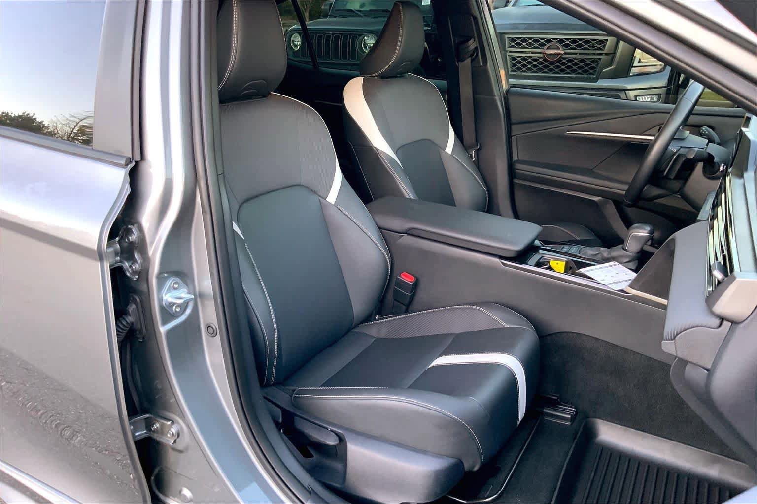 Used 2025 Toyota Camry SE FWD image 9