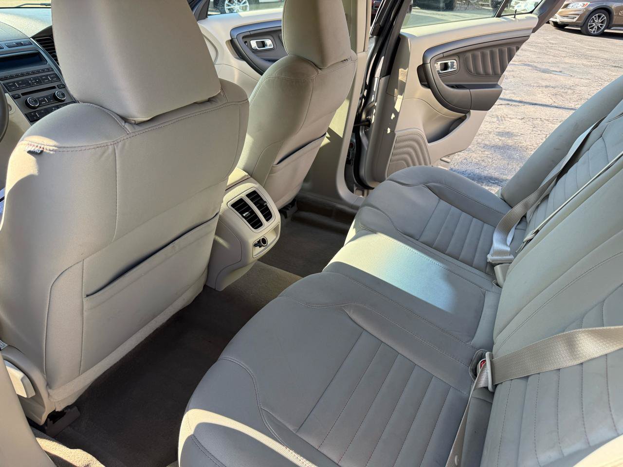 Used 2011 Ford Taurus SE FWD image 24