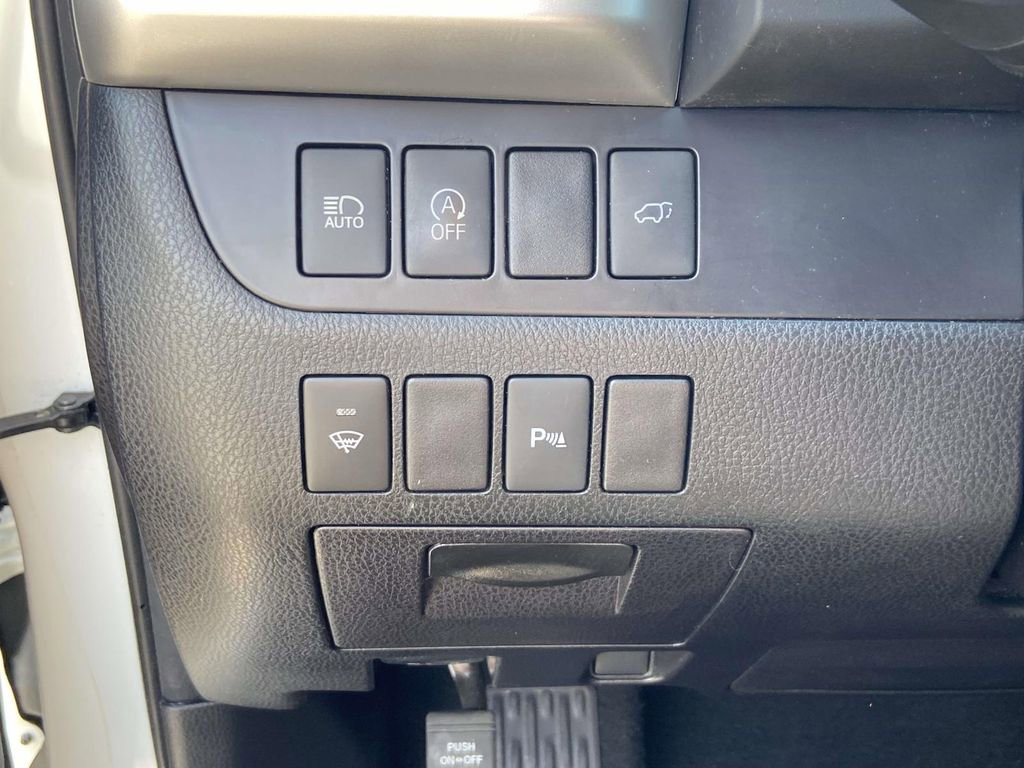 Used 2018 Toyota Highlander Limited FWD image 21