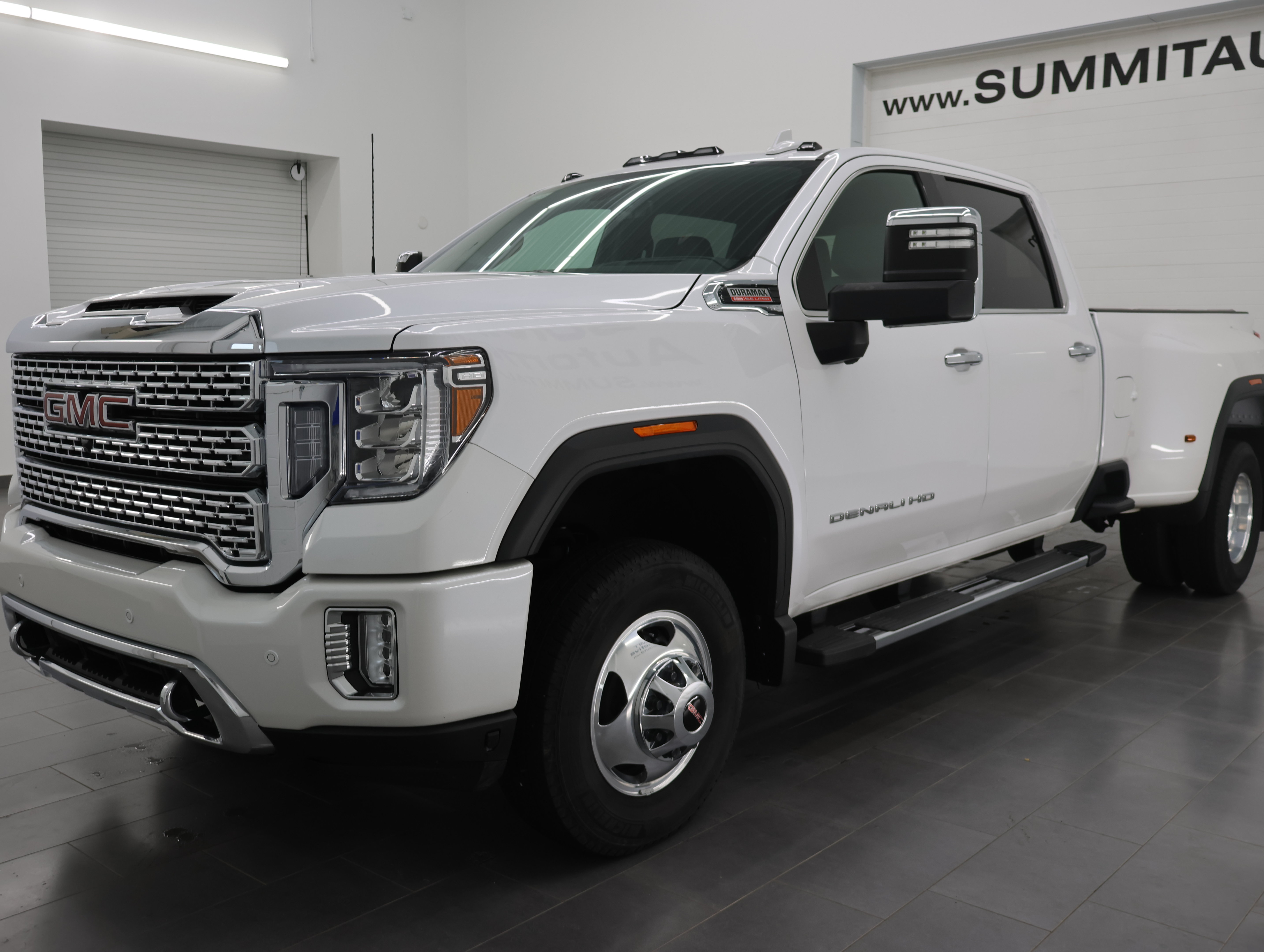 Used 2022 GMC Sierra 3500 Denali w/ Denali Ultimate Package AWD/4WD image 7