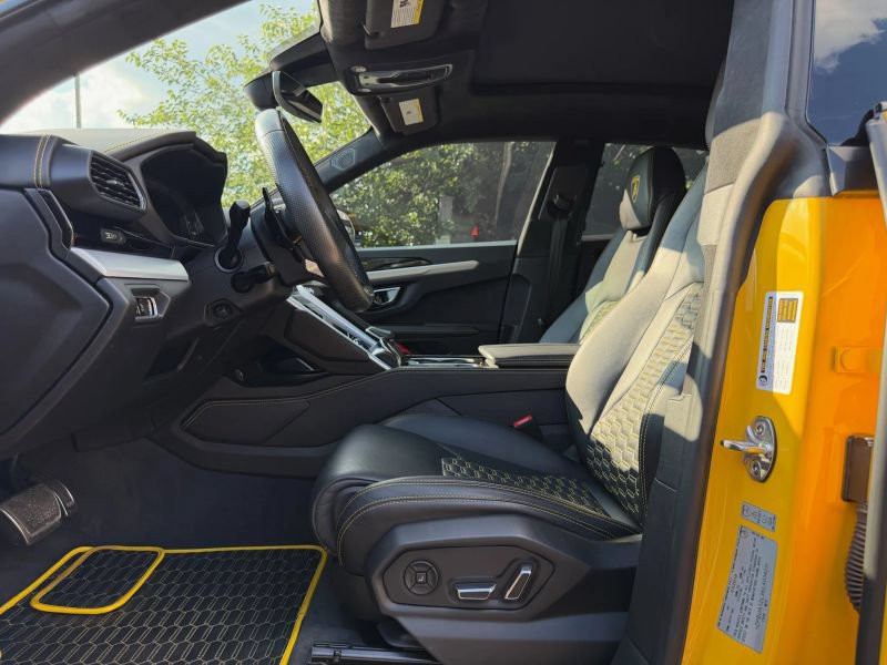 Used 2019 Lamborghini Urus AWD/4WD image 11