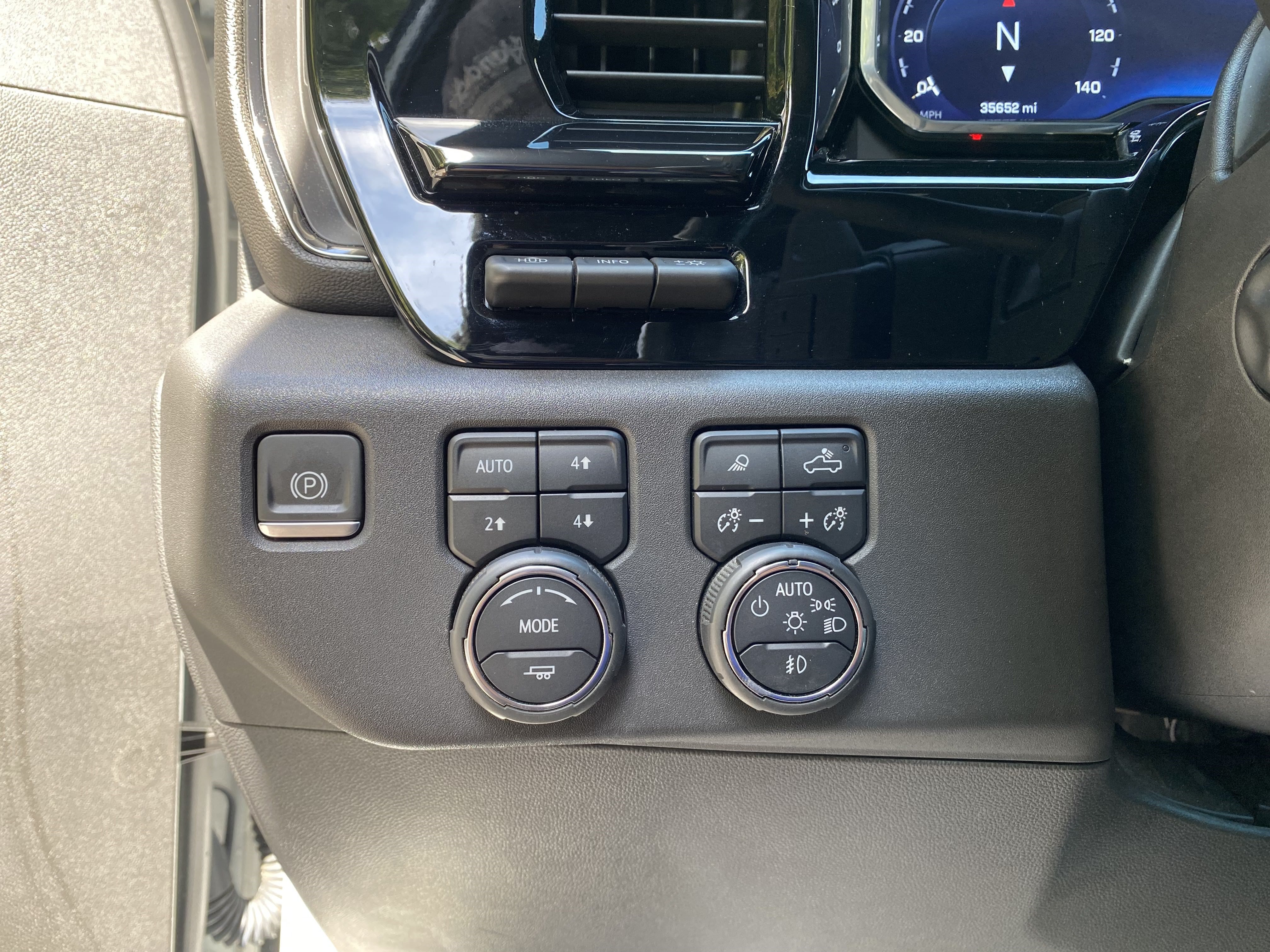 Used 2023 Chevrolet Silverado 1500 ZR2 w/ Technology Package AWD/4WD image 18
