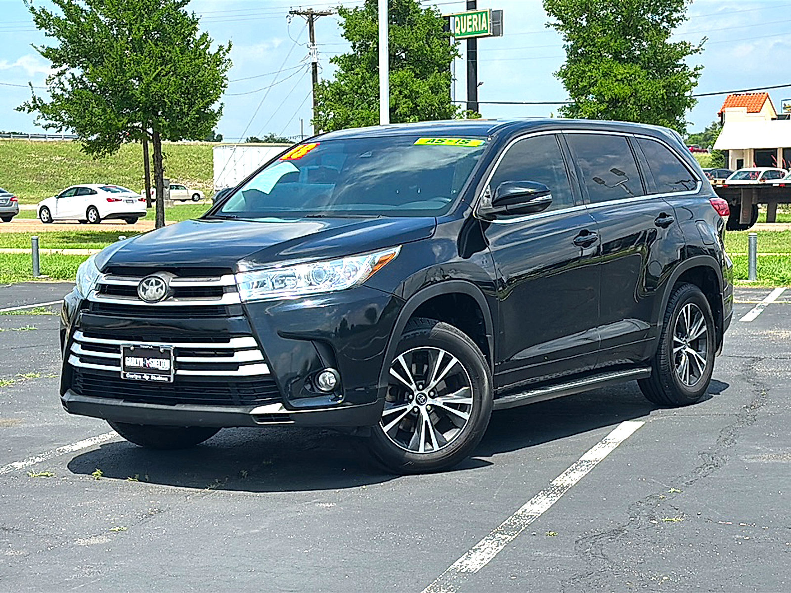 Used 2018 Toyota Highlander Plus FWD image 2