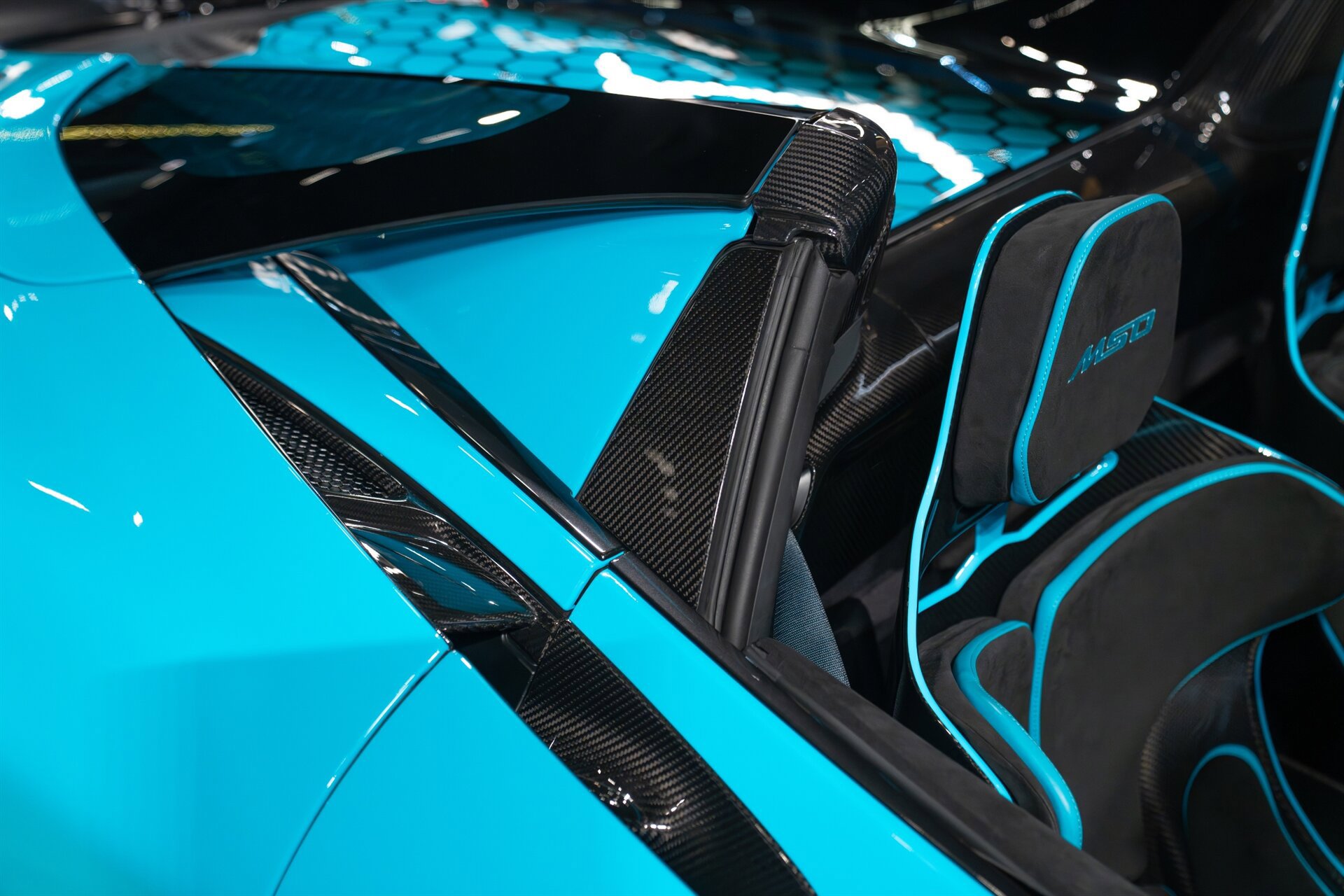Used 2022 McLaren 765LT RWD image 22