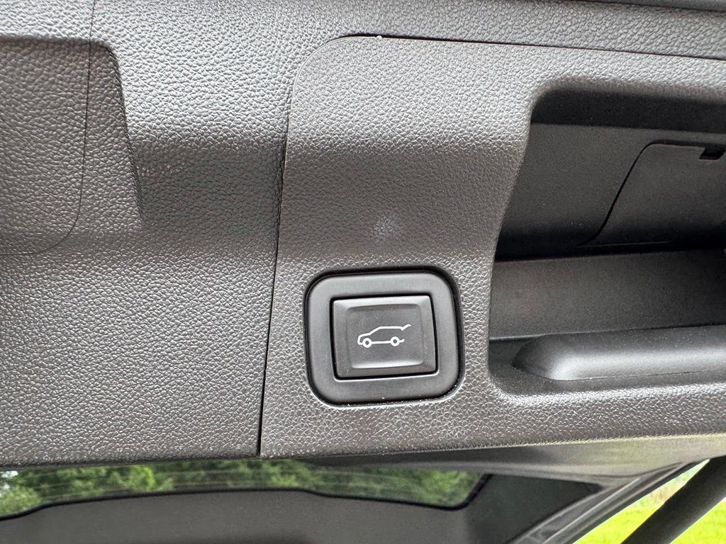 Used 2023 GMC Acadia SLE w/ Driver Convenience Package FWD image 41