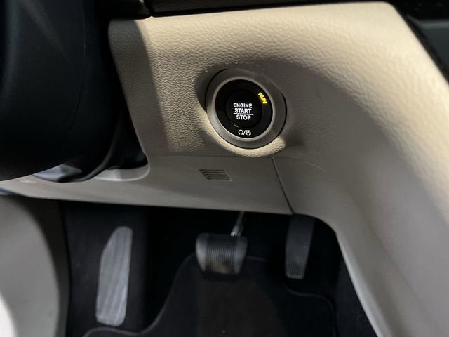 Used 2023 Chrysler Pacifica Touring-L FWD image 16