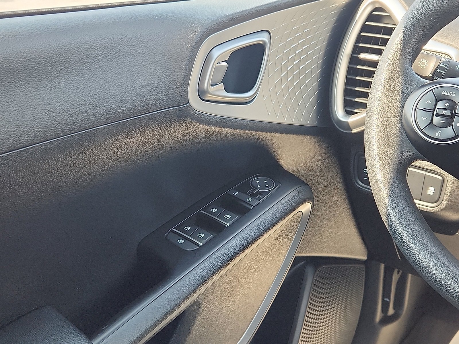 Used 2022 Kia Soul LX w/ Technology Package FWD image 12
