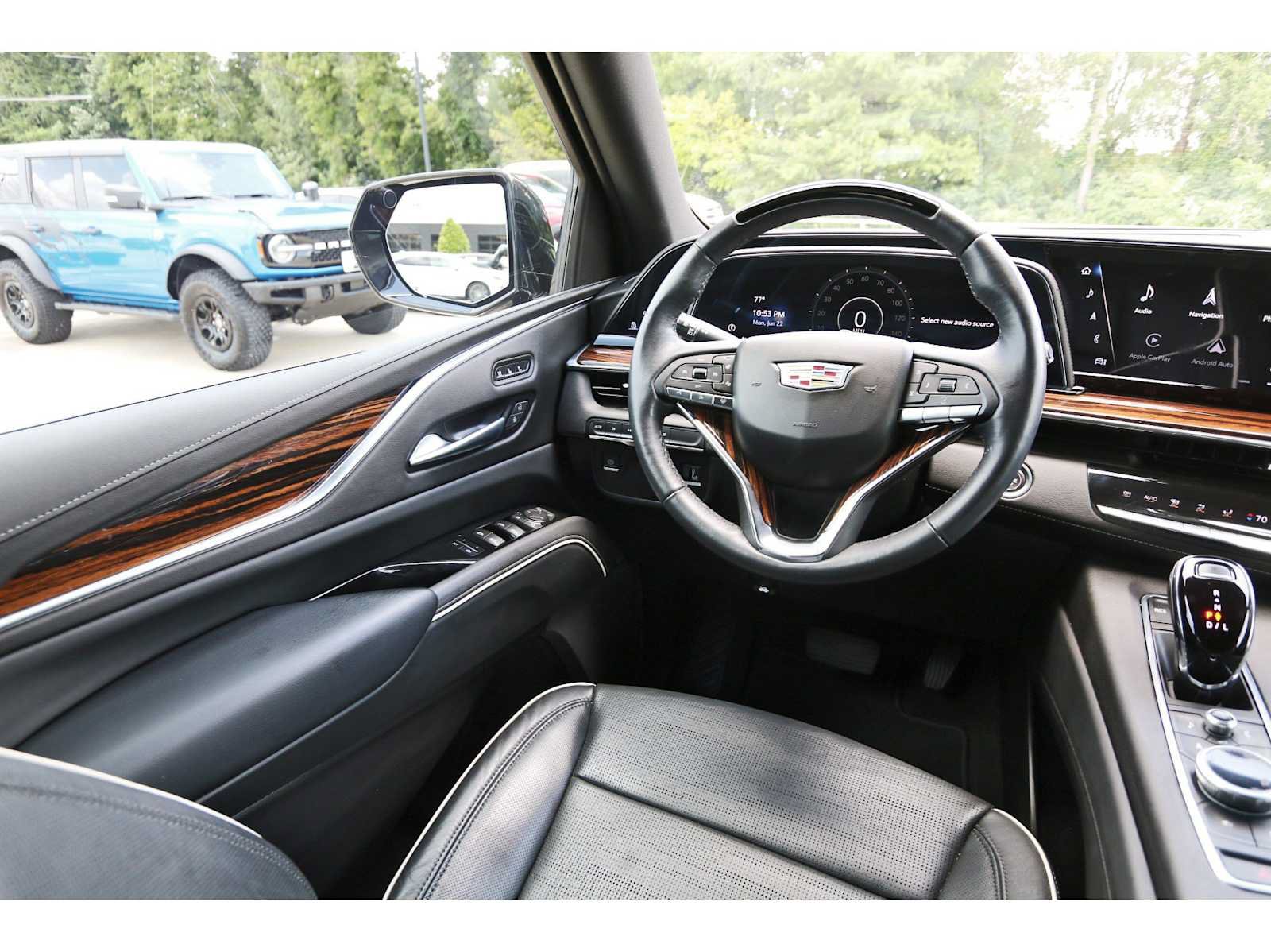Used 2023 Cadillac Escalade ESV Premium Luxury AWD/4WD image 6