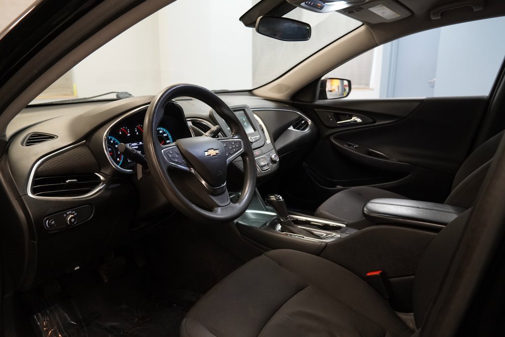 Used 2016 Chevrolet Malibu LT image 6