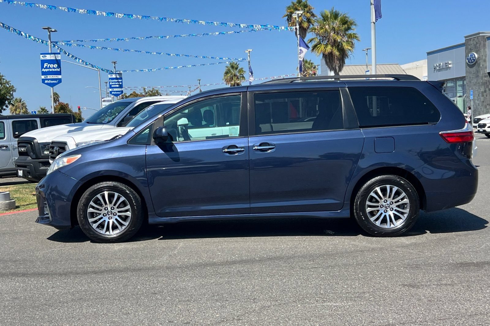Used 2020 Toyota Sienna XLE FWD image 7