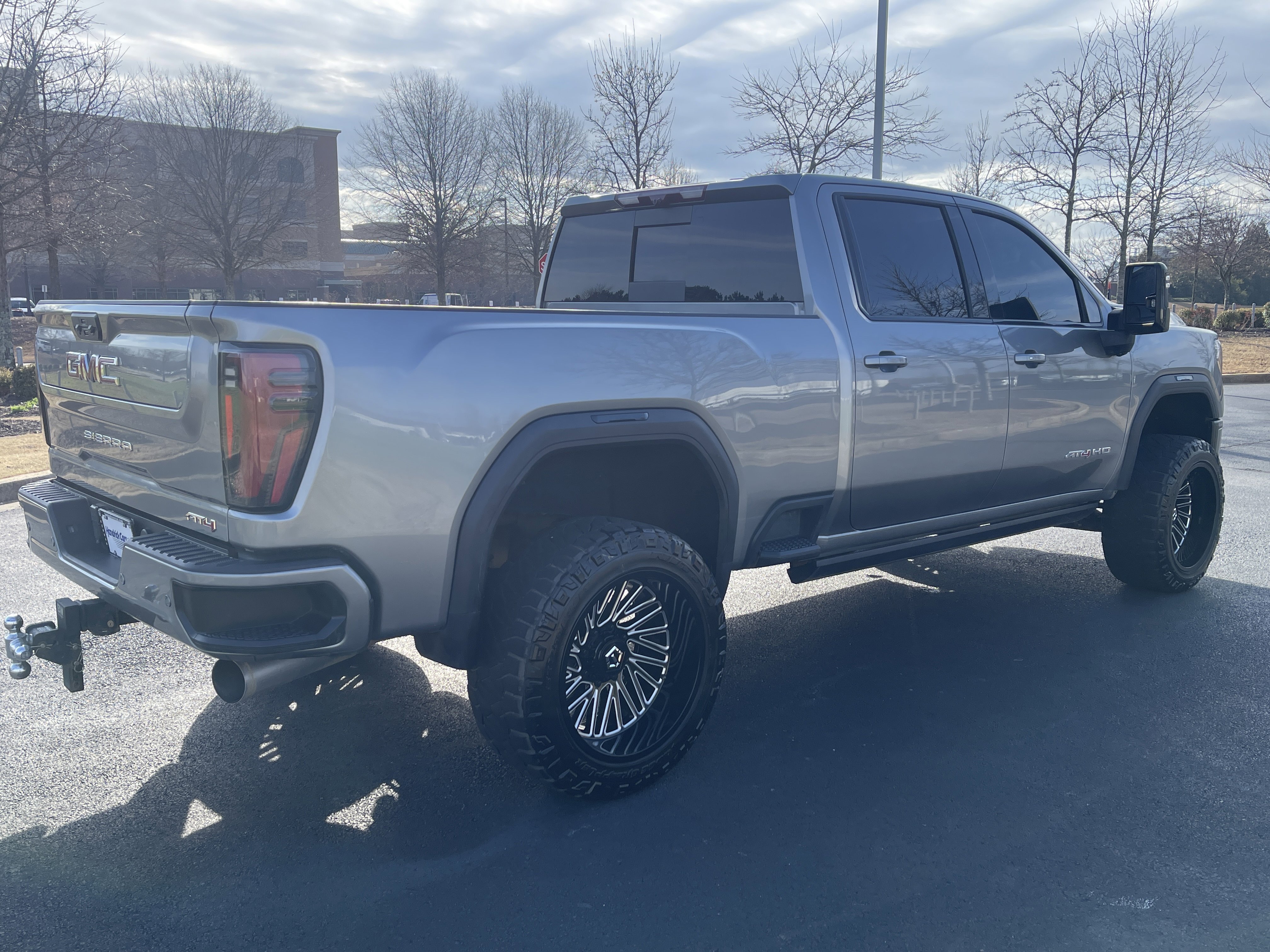 Used 2024 GMC Sierra 2500 AT4 w/ AT4 Premium Plus Package image 9