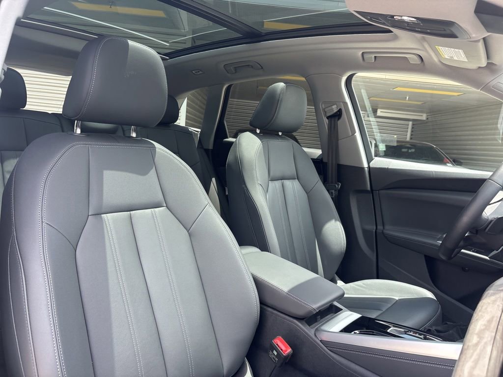 Used 2025 Audi Q5 Premium Plus w/ Premium Plus AWD/4WD image 16