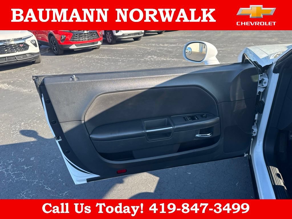 Used 2013 Dodge Challenger SXT RWD image 14