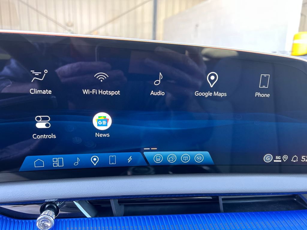 New 2026 Cadillac Optiq Sport 2 image 32