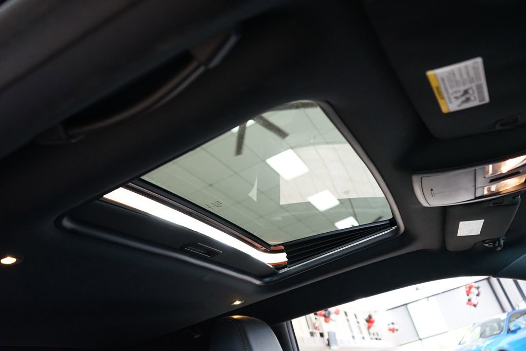 Used 2014 Dodge Challenger R/T RWD image 9