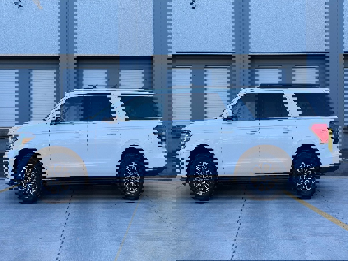 Used 2024 Ford Expedition Max XLT image 4