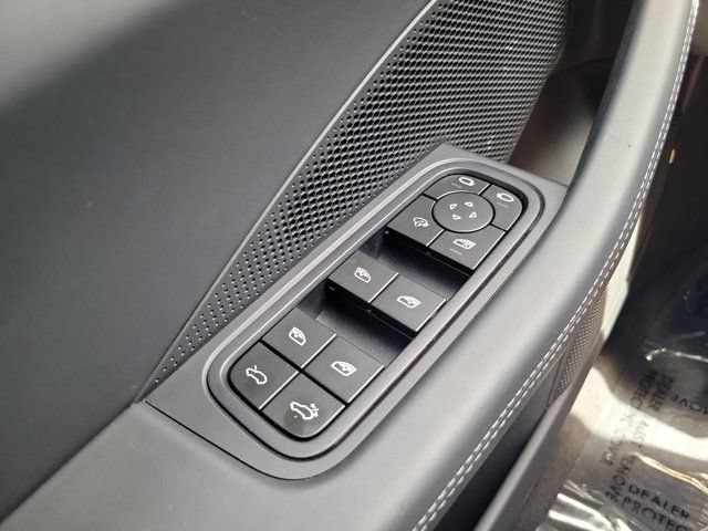 Used 2025 Porsche Macan Electric RWD image 21