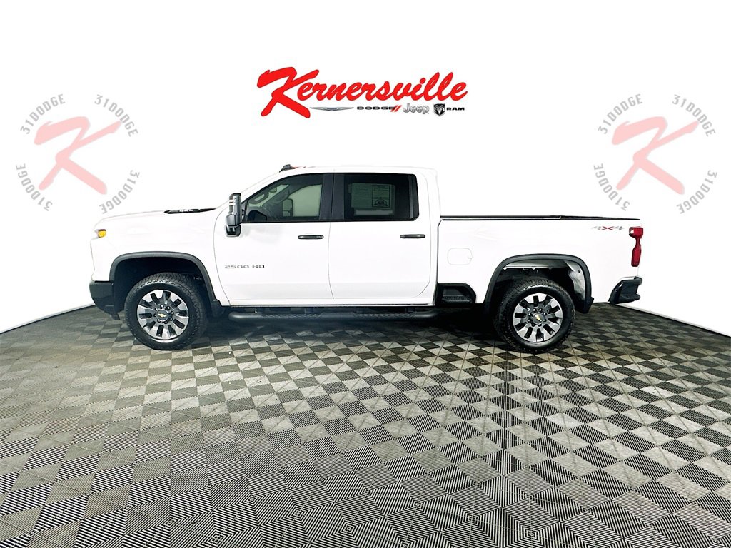 Used 2024 Chevrolet Silverado 2500 Custom w/ Custom Value Package image 4