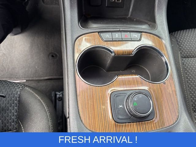 Used 2022 GMC Acadia SLE image 7