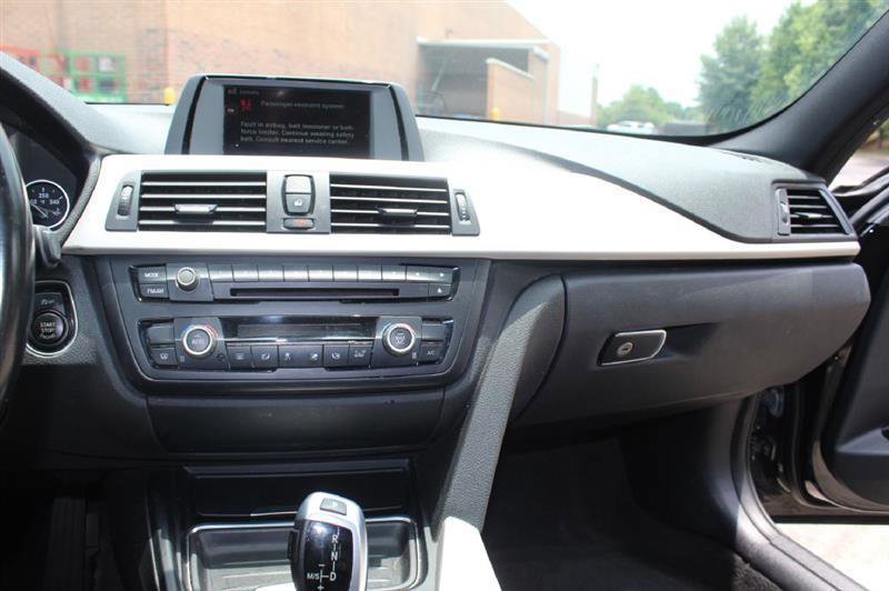 Used 2014 BMW 320i Sedan RWD image 21