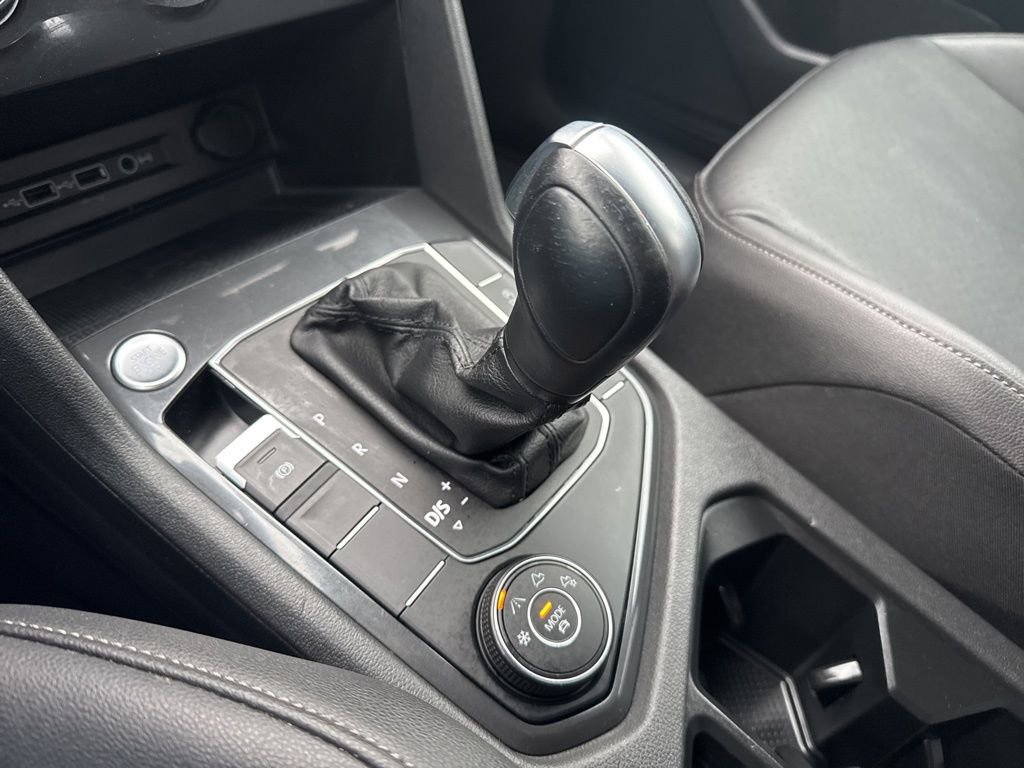 Used 2020 Volkswagen Tiguan SE image 20