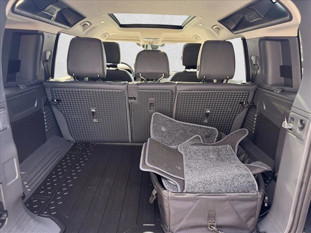 Used 2024 Land Rover Defender 110 X-Dynamic SE image 5