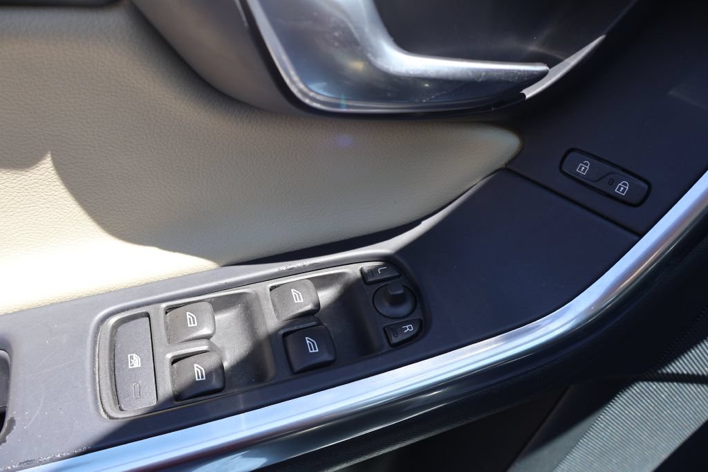 Used 2017 Volvo S60 T5 Dynamic FWD image 29