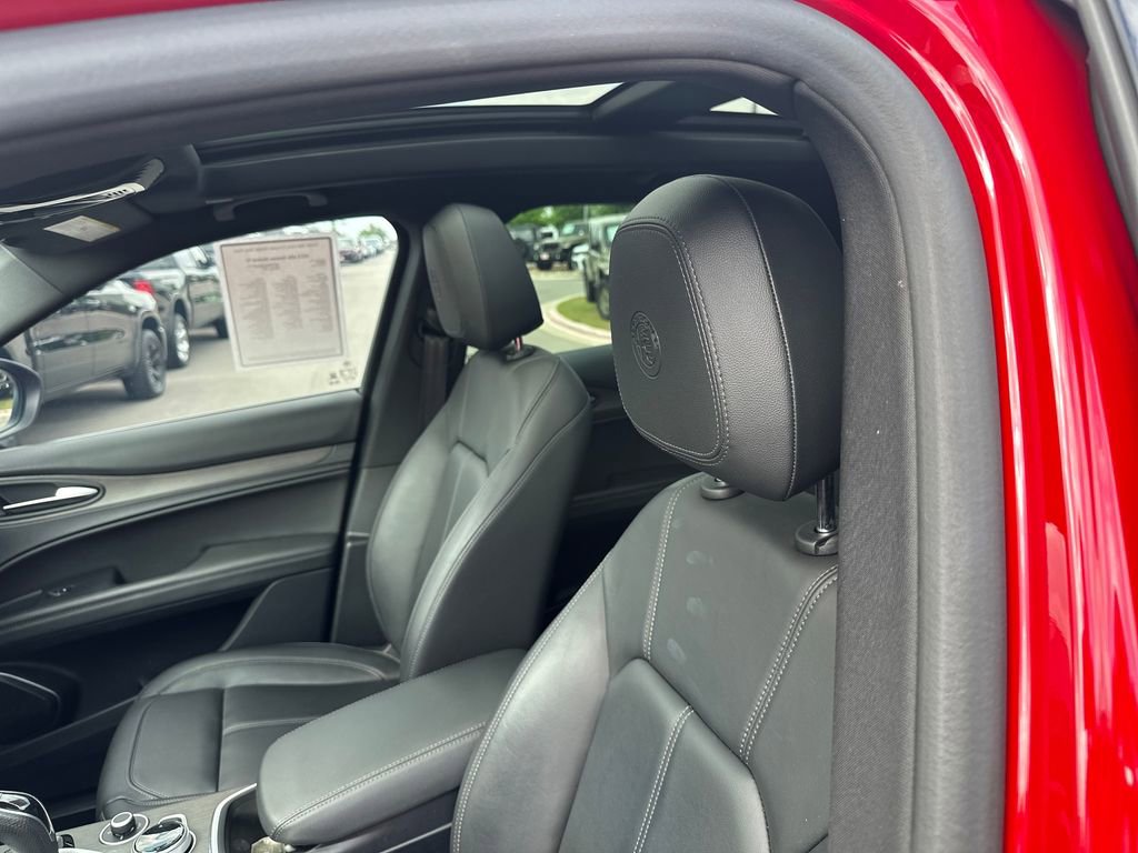 Used 2023 Alfa Romeo Stelvio Ti AWD/4WD image 26