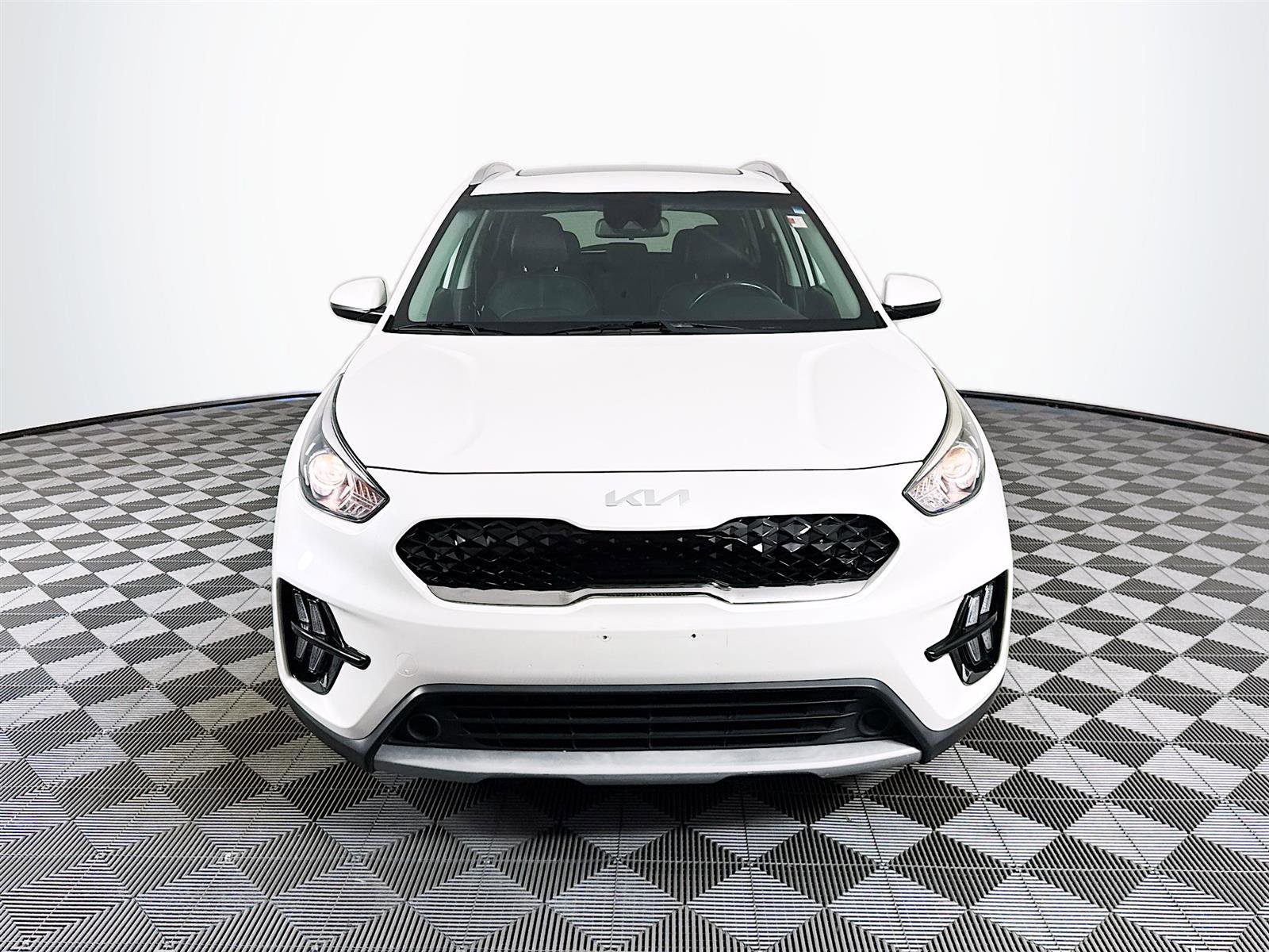 Certified 2022 Kia Niro LXS image 2